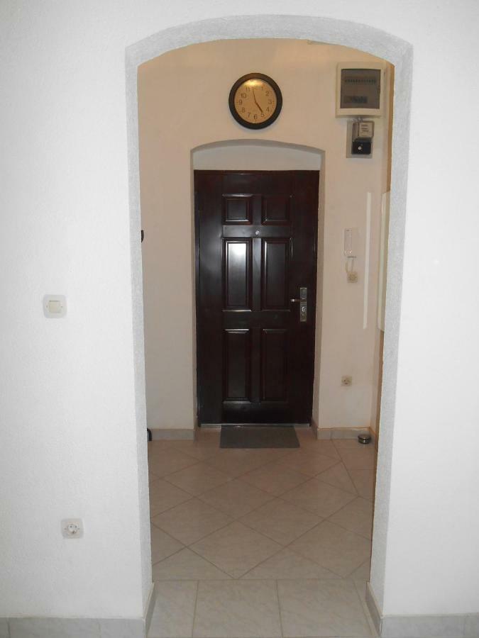 Rajan Apartma *